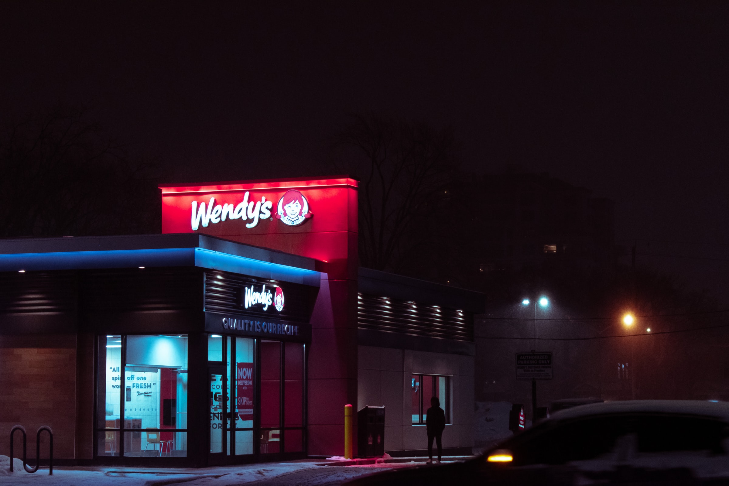 You are currently viewing Wendy’s Closing Takeout Dining! Harder for Truckers, Drive-Thru and Thru